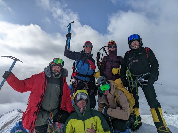 Восхождение на Мунку-Сардык