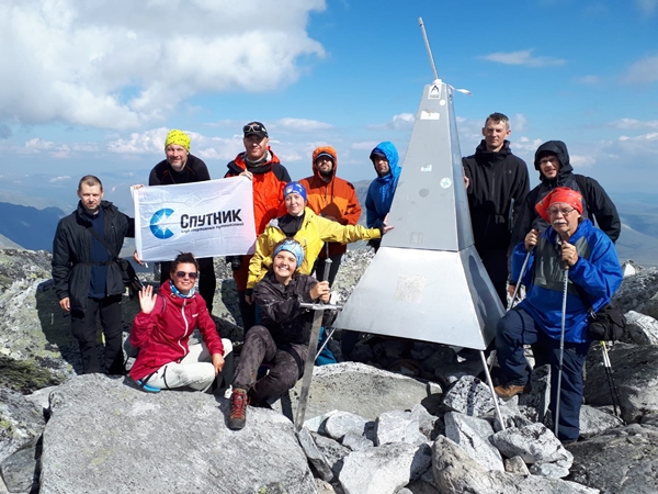 Вершина горы Народная